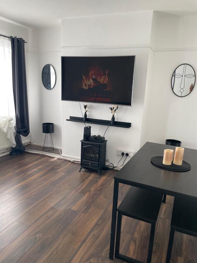 Lovely 2Bedroom 4Mins From Wimbledon Station London Eksteriør billede